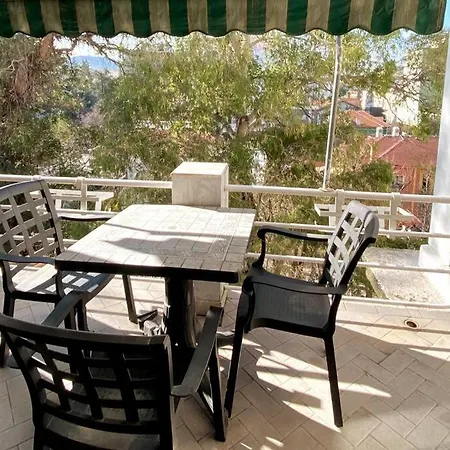 Apartment Bright & Spacious Blloku Flat